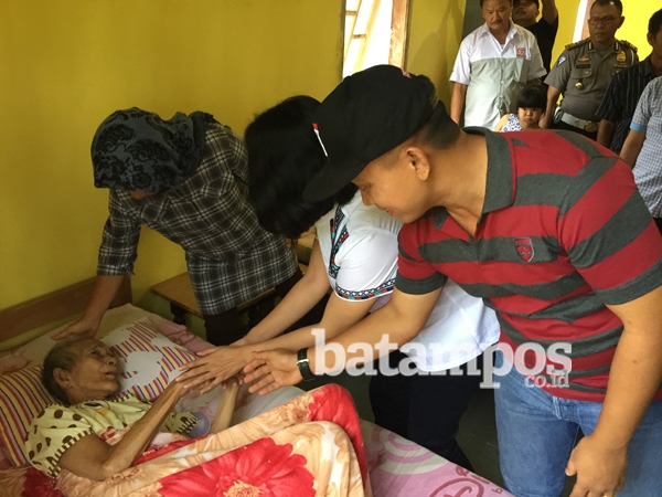 Kapolres Lingga Bersama IOF Beri Bantuan