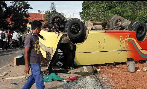 Bus Sekolah Terguling, 31 Pelajar Dilarikan ke RSUP