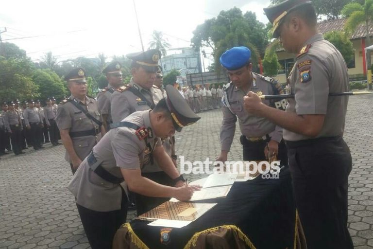 Lima Pejabat Polres Tanjungpinang Dimutasi