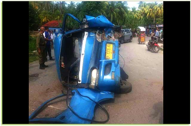 Rem Blong, Oplet Tabrak Tiang Listrik dan Terbalik