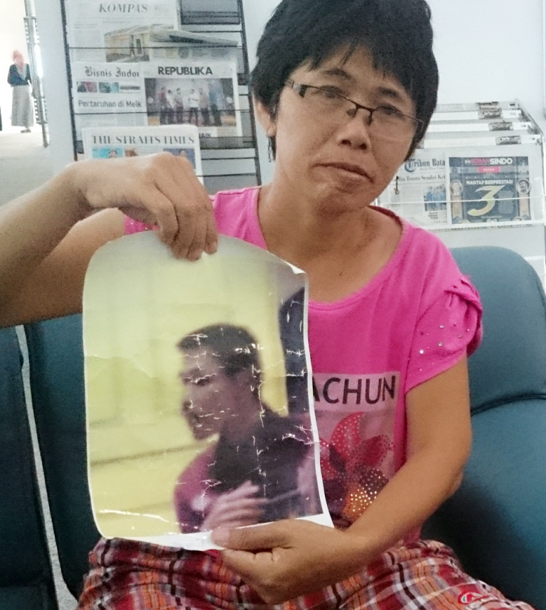 Aping Cari Abang Kandungnya, Ati, Pembaca, Bantu Ya….