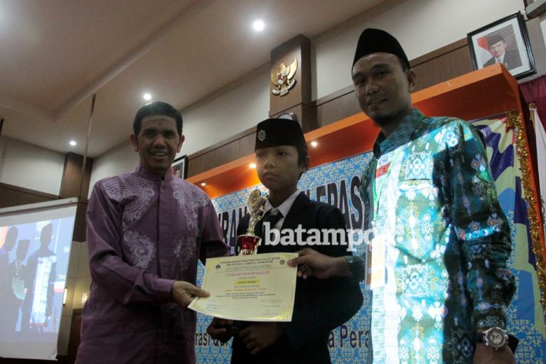 SMP Islam Integral Luqman Al Hakim Lepas 137 Dai dan Daiah