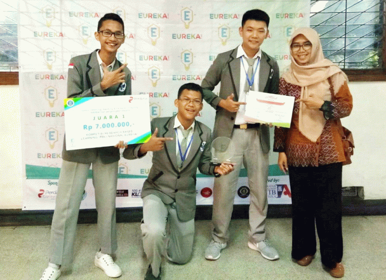 Pelajar SMAN 1 Batam Juara Satu Kompetisi EUREKA ITB 2017