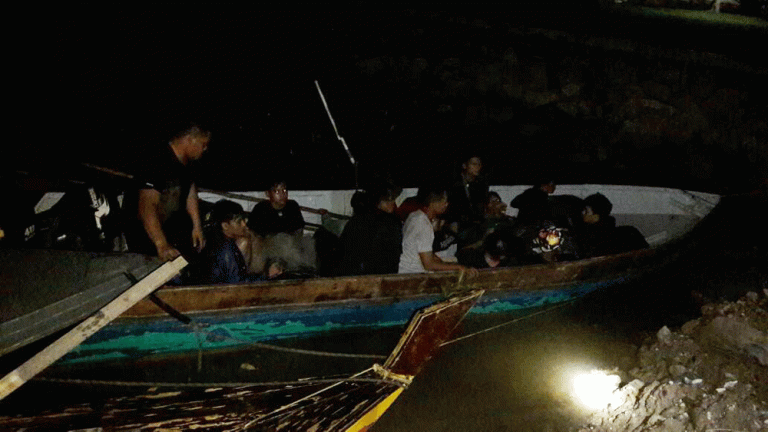 WFQR IV Satgas Barelang Amankan 14 TKI