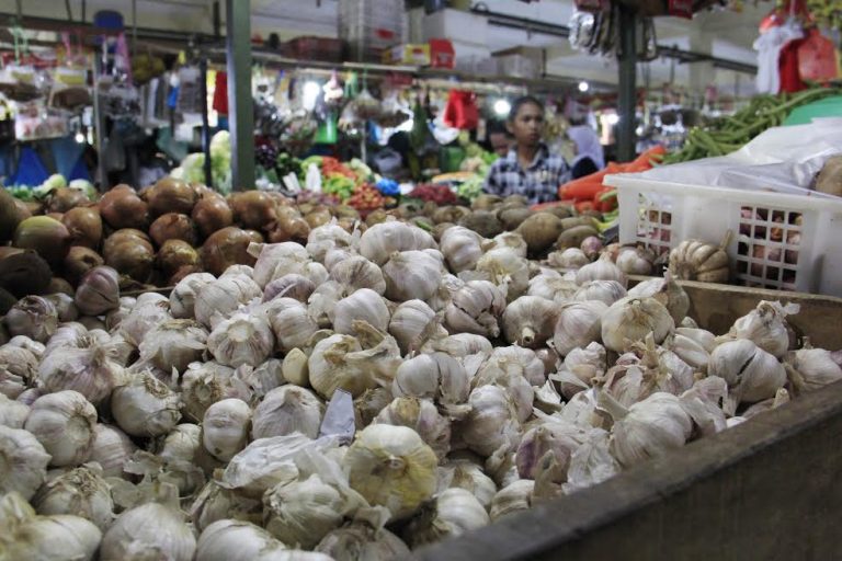 Harga Kebutuhan Merangkak Naik