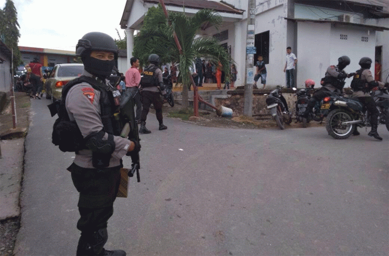 Unit Gegana Patroli Intensif di Batam