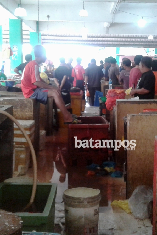 Lantai Dasar Pasar Puan Maimun Amblas
