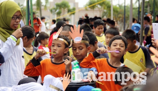 Ribuan Siswa TK dan SD di Batam Belajar Menggosok Gigi yang Baik dan Benar