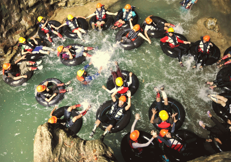 Wisman Malaysia dan Filipina Terpesona Sensasi Cave Tubing Kalisuci