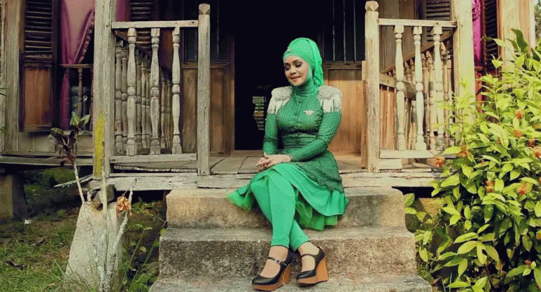 Iyeth Bustami Semarakkan Pembukaan Festival Pesona Mandeh 2017