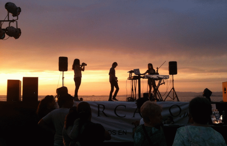 Music On Vacation di Pasir Putih Atapupu