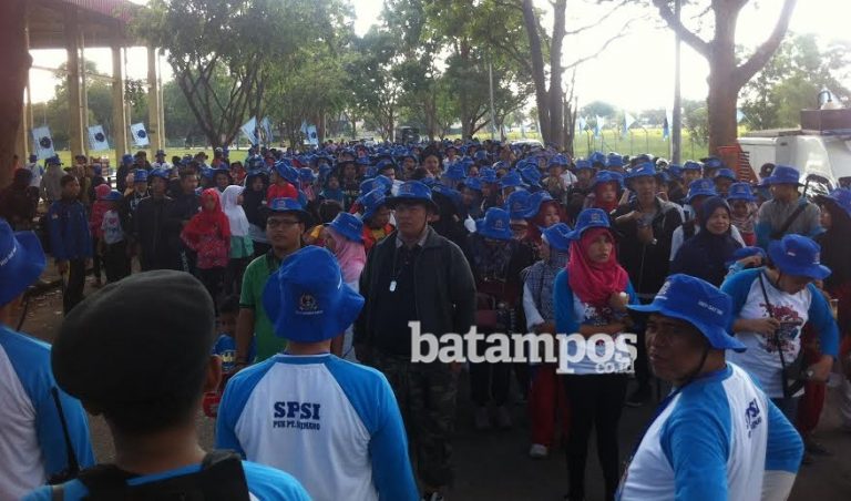 Meriahkan May Day SPSI PUK PT Shimano Jalan Santai Keliling Batamindo
