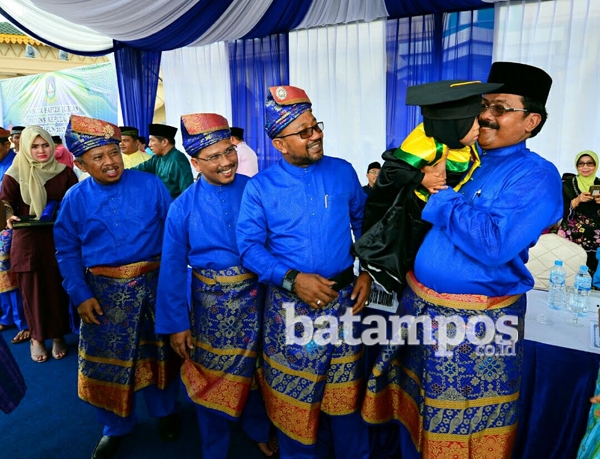 1.020 Hafiz dan Hafizah Diwisuda