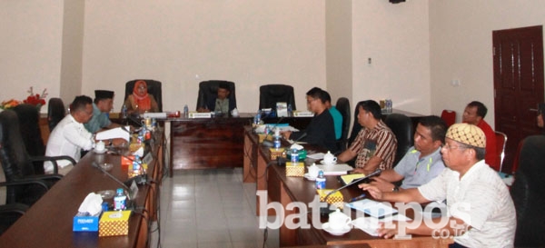 Gaji Ratusan Karyawan Perusda Belum Dibayar