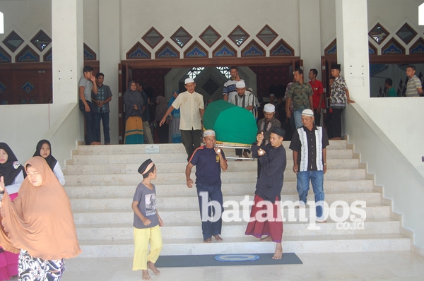 Penikam Satpam Masjid Agung Belum Terlacak