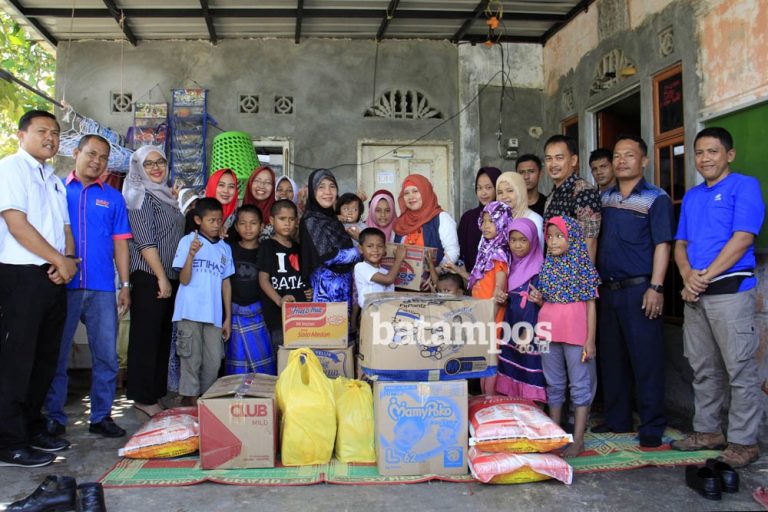 Batam Pos dan DKI Tour Umrah Santuni Anak Yatim