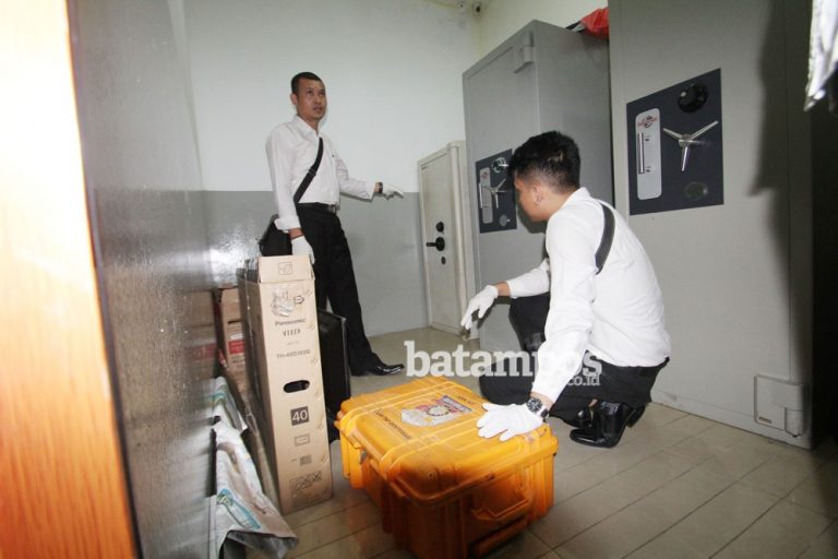 Kantor Kredit Plus Dibobol Maling