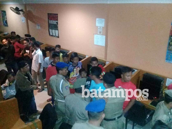 Apri Minta Orangtua Ikut Mengawasi Anaknya