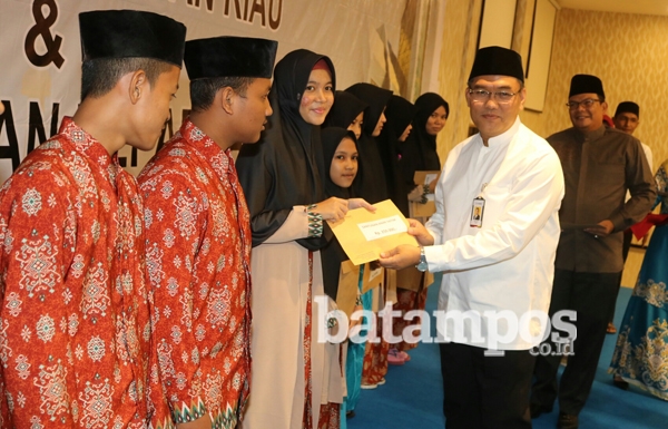 Bank RiauKepri Berbagi Bahagia dengan Anak Yatim