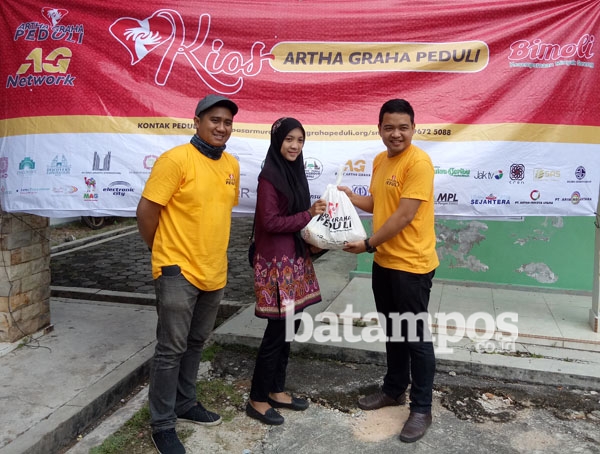 AGP Bagikan Sembako Murah