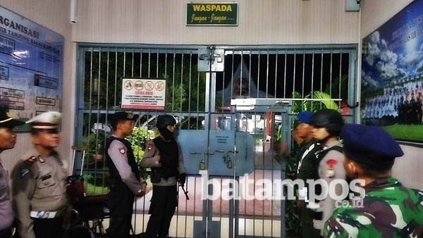 Operasi Gabungan, Brimob Bantu Jaga Mapolres