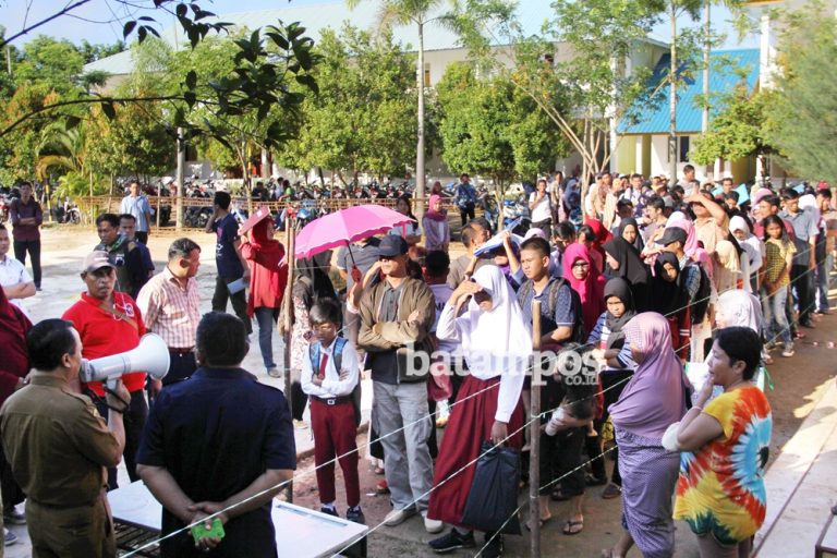 Anak Tak Lolos, Warga Ancam Segel SMP 47