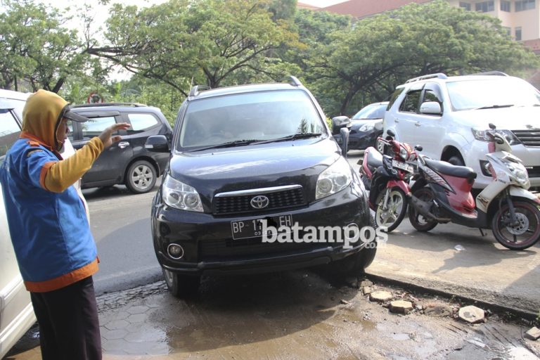 Retribusi Parkir Tak Sebanding dengan Pengeluaran Biaya Parkir