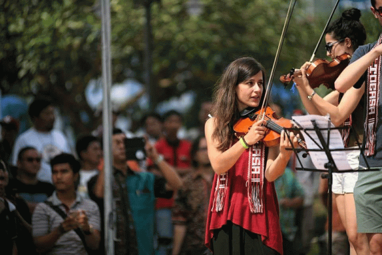 Vinculos Terpukau Keindahan dan Luasnya Danau Toba