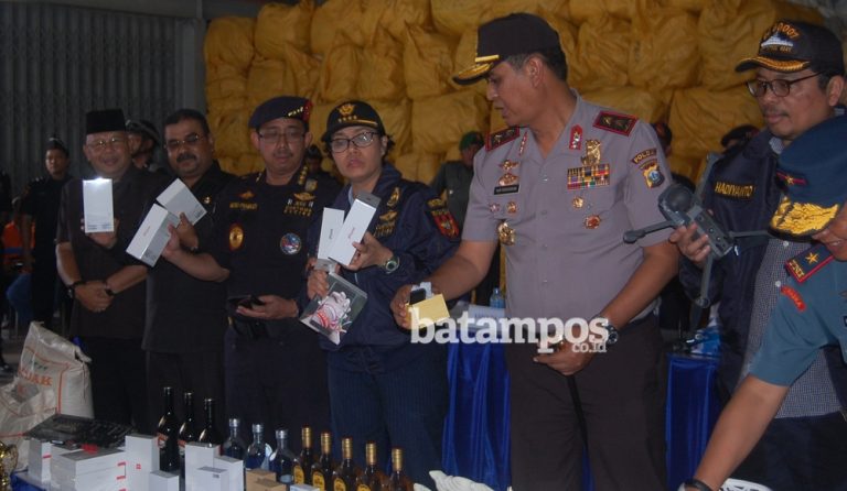 28.057 unit Ponsel Selundupan Senilai Rp34 Miliar Itu ….