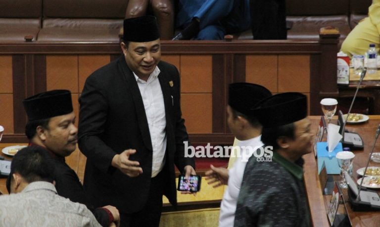 Reposisi Jabatan Wakil Ketua 3 DPRD Batam, Hamzah Digantikan Helmi