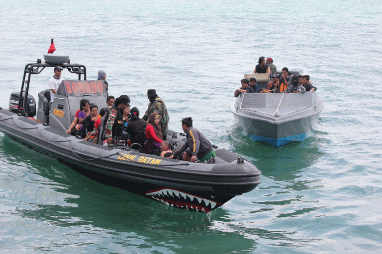 Tim WFQR 4 Lanal Batam Amankan 50 TKI Ilegal