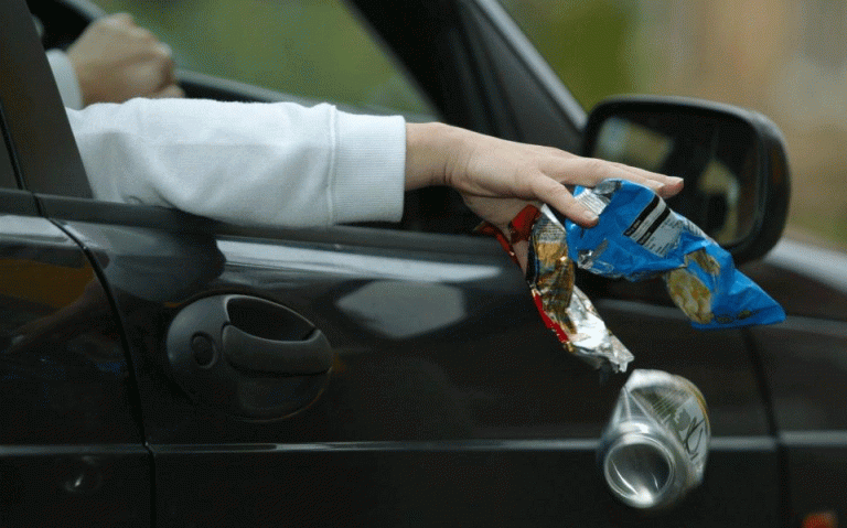 Dinas Lingkungan Hidup Kota Batam Bidik Pengendara yang Sampah lewat Jendela