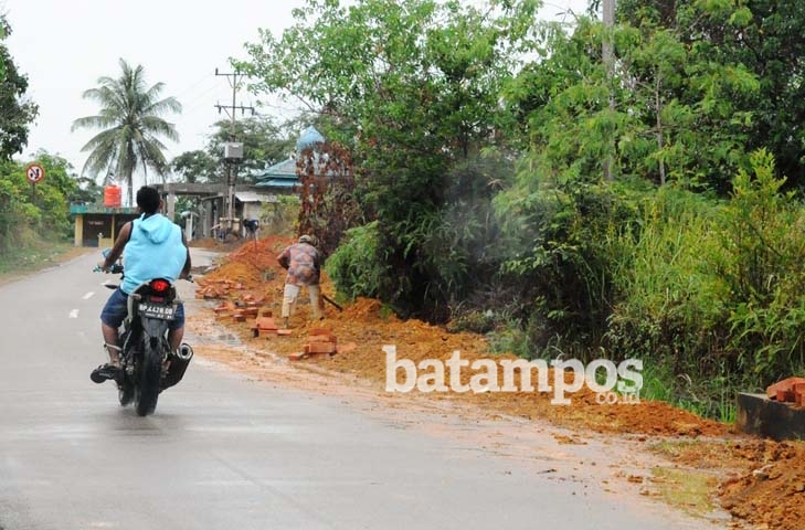 Syahbandar Belum Keluarkan Izin Sandar Tongkang PLTMG
