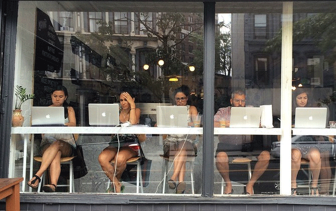 Kaya dari Berita Hoax, Raup Rp 33 Juta Per Hari