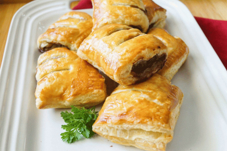 Coba Lafalkan Menu Saucijs Brood; Amandel en bitterballen; dan Heldere Tomatensoep met Balletjes Ini…