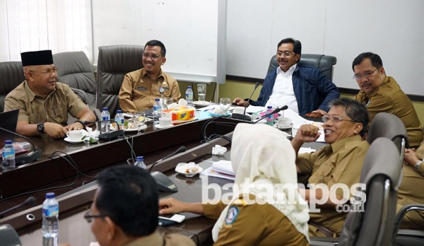 Kabinet Kerja Nurdin Hujan Kritik