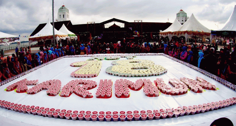 1.800 Mangkuk Lakse Pecahkan Rekor MURI