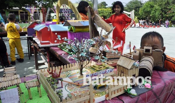 Siswa SD Menyulap Barang Bekas Jadi Barang Berharga