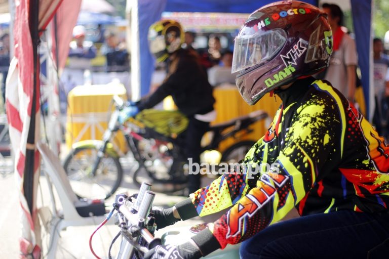 Pembalap Batam Dominasi Drag Bike 2017