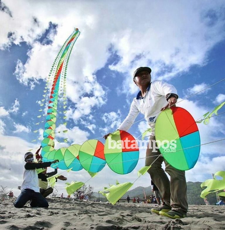 42 Tim Meriahkan Festival Layang-layang Bintan