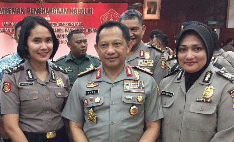 Bripka Citra Amelia dan Briptu Santaria Ida Dapat Penghargaan dari Kapolri
