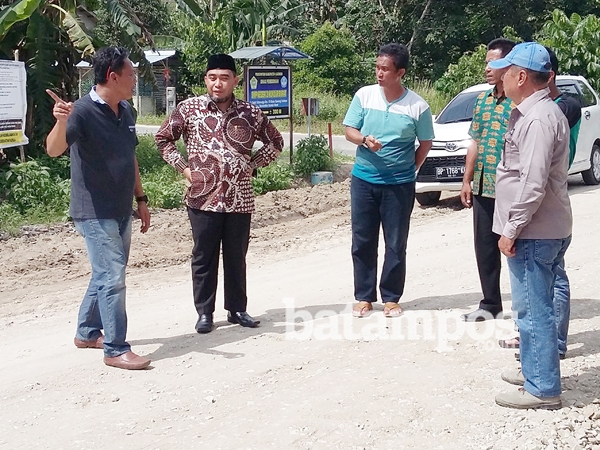 Proyek Peningkatan Jalan Ditinjau