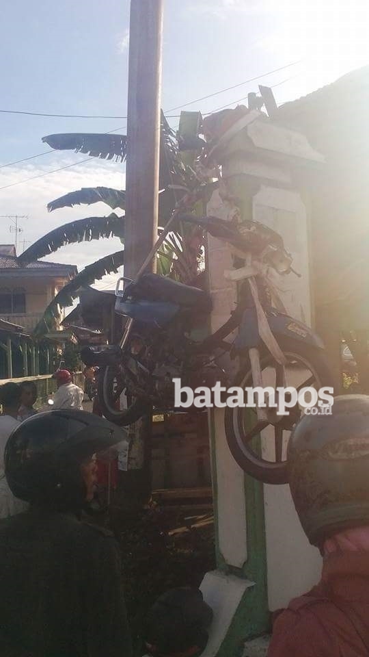 Polisi Cari Pemilik Motor yang Digantung Warga