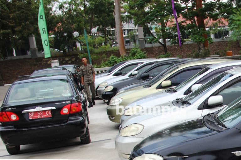 Mobil Bekas DPRD Batam masih belum Diserahkan