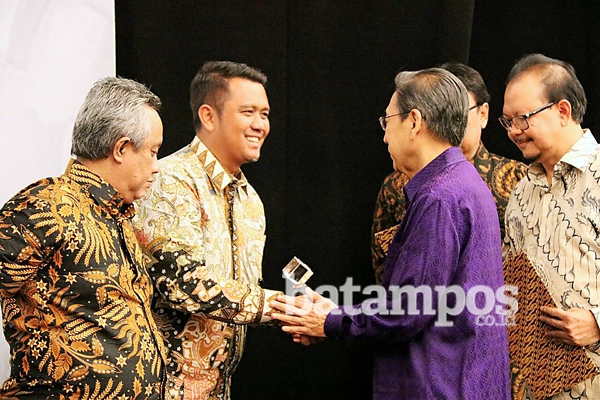 Apri Raih Anugerah Pandu Negeri 2017