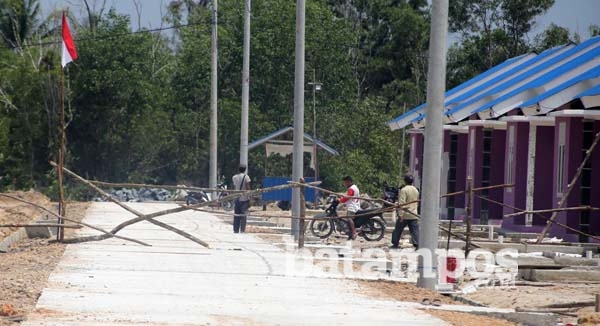 Warga Kembali Pagari Lahan Proyek 95 Rumah