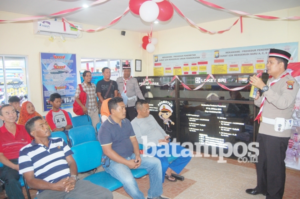 Ruang Pelayanan SIM Dihiasi Merah Putih