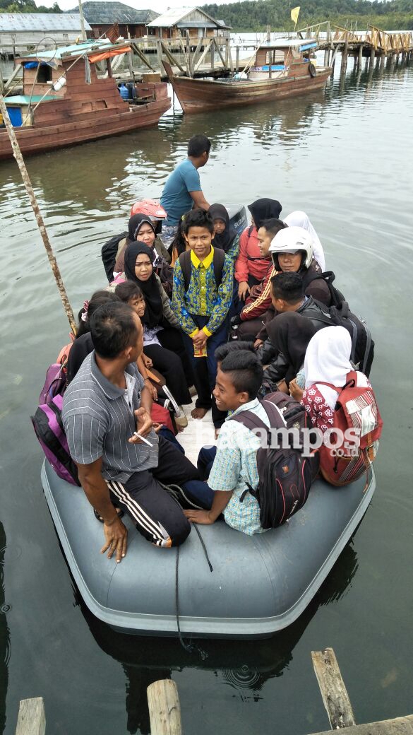 Lanal Perbantukan Perahu Karet