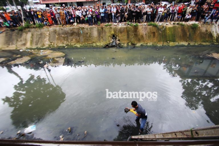 Lagi, Bayi Dibuang, Kali Ini di Parit