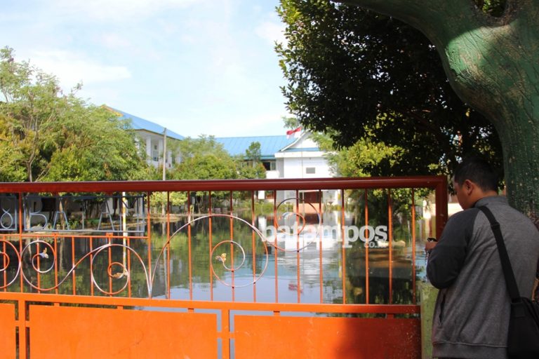 Kisah Sedih SMPN 28 Belum Berakhir